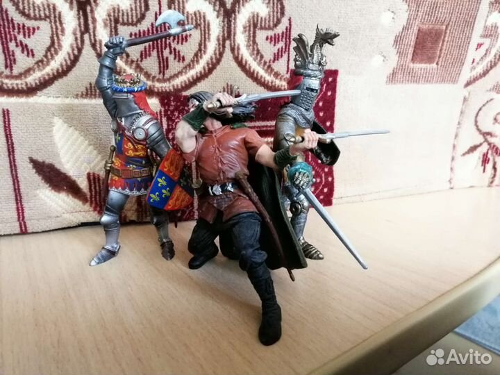 Солдатики, рыцари средневековые