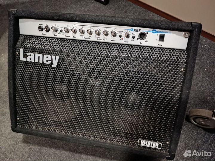 Басовый комбо усилитель Laney RB7