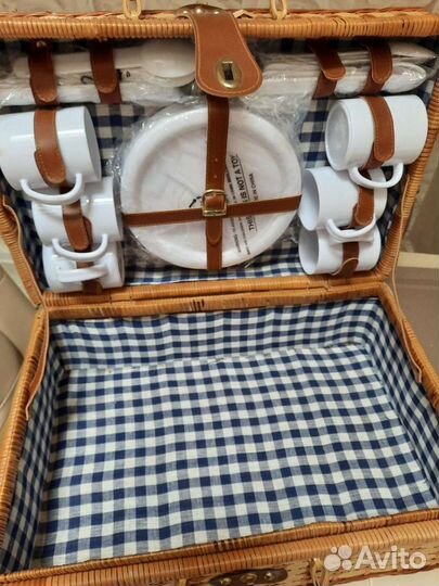 Набор для пикника в чемодане