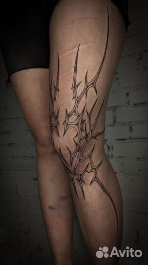 Тату модель трайбл, готика