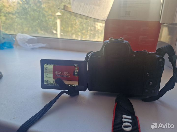 Зеркальный фотоаппарат Canon eos 200d