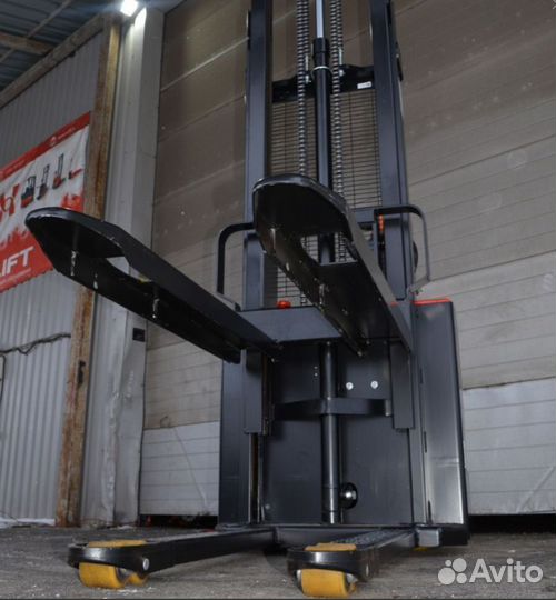 Штабелер самоходный