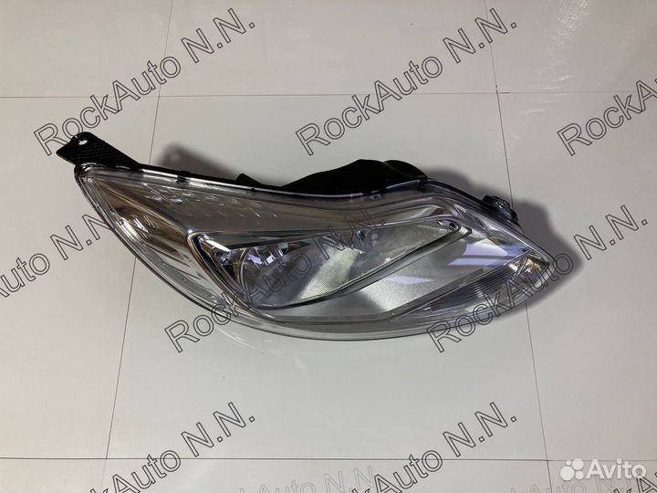 Фара правая Ford Focus III (2011-2015)