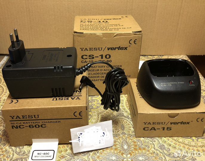 Зарядное устройство yaesu / vertex CS-10 для раций