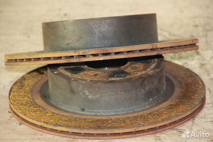 Тормозной диск зад c Nissan Skyline Crossover J50