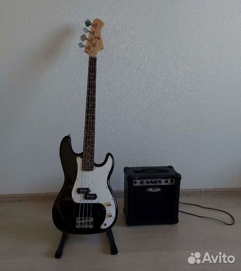 Бас гитара и комбоусилитель