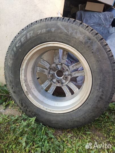 Bridgestone Ice Cruiser 7000 215/70 R16 100T