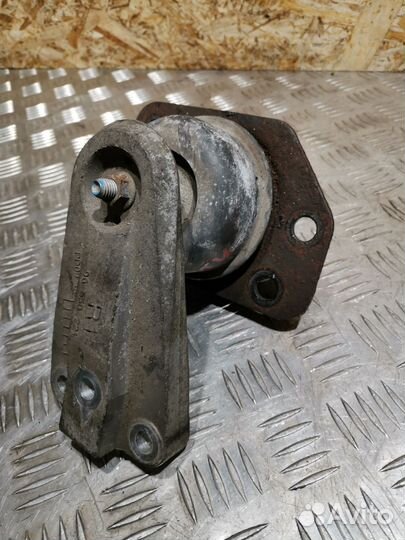 Кронштейн опоры двигателя правый Chevrolet Lacetti