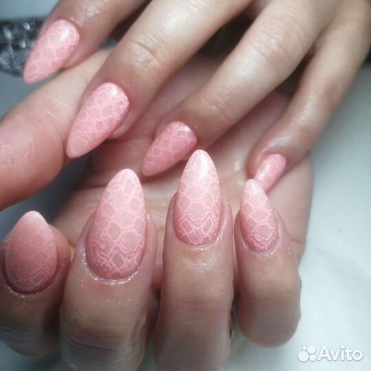 Маникюр и педикюр