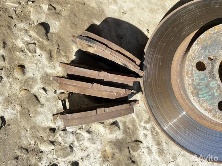 Тормозной диск передний Toyota Prius NHW20 пара