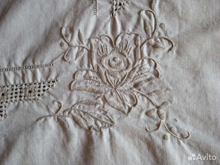 Салфетка с вышивкой