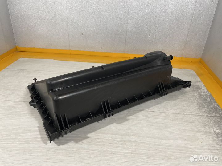 Крышка воздушного фильтра Mercedes Vito