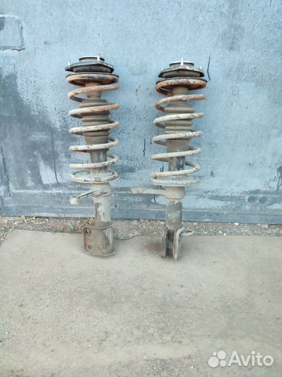 Стойка амортизатора с опорным