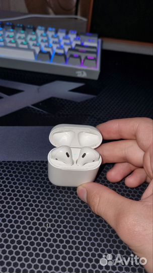Беспроводные наушники apple airpods 1