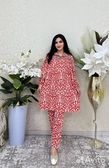 Платье с платком