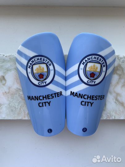 Щитки футбольные