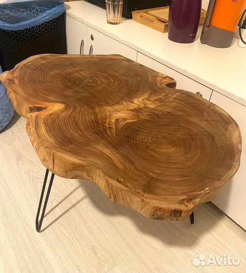 Журнальный столик из дерева