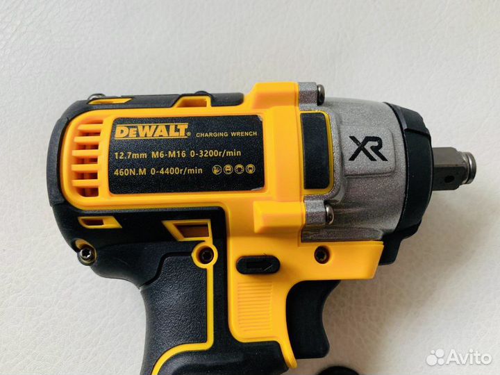 Гайковерт Dewalt бесщеточный