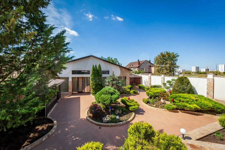 Дом 458 м² на участке 7,7 сот.