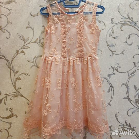 Нарядное платье на девочку 6-8 лет