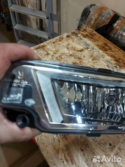 Правая противотуманная фара VW Passat B8