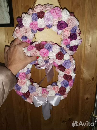 Декоративный венок из искуственных цветов