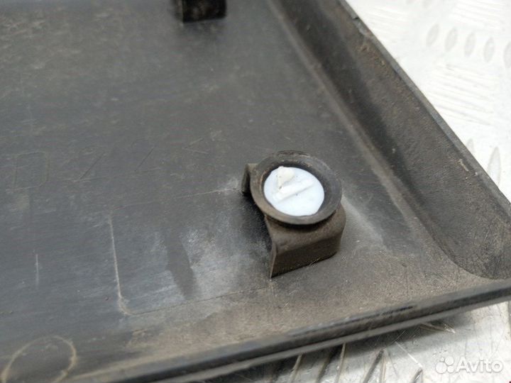 Молдинг заднего крыла левого Renault Master (2010