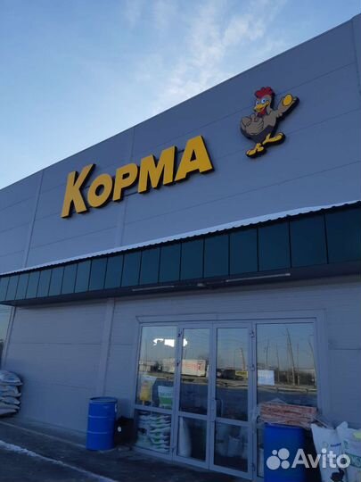 Зерно, овес, комбикорм, кормушки, поилки, опилки