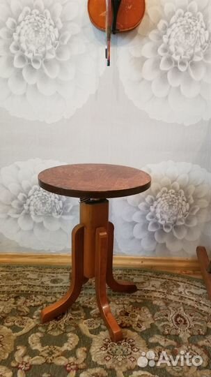 Скрипка на разбор. Стул для пианино