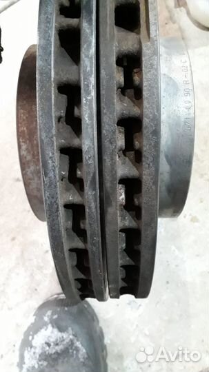 Тормозные диски передние Фольксваген Туарег 12 г.в