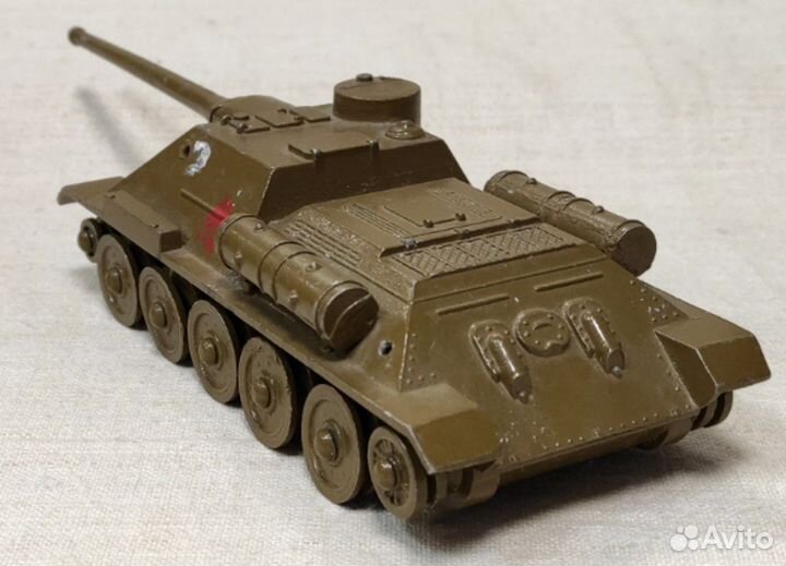 Игрушечный танк 