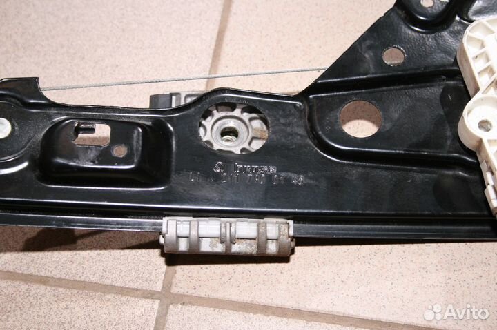 W211 Стеклоподъемник задний левый