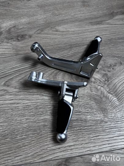 Педаль, подножка для заднего пассажира на мотоцикл