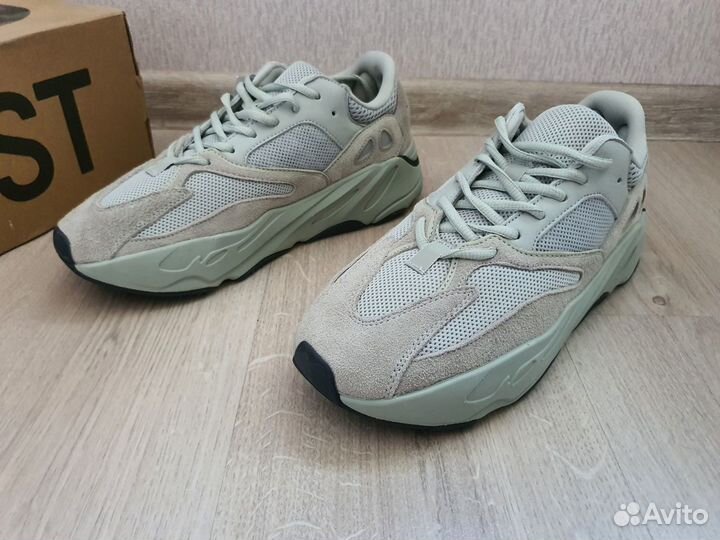 Кроссовки Adidas Yeezy Boost 700 44 eur