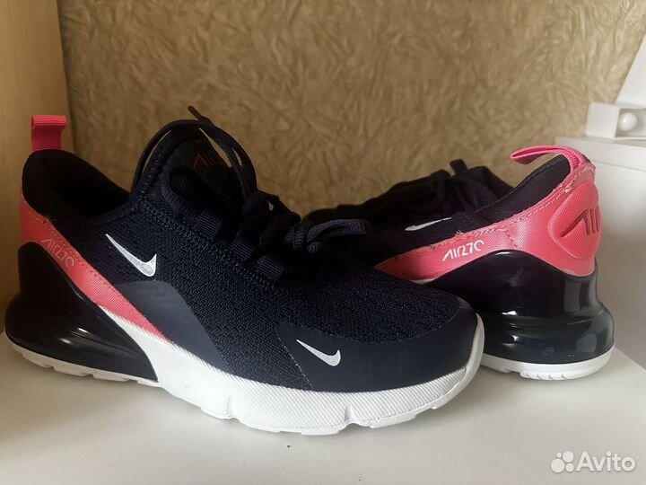 Кроссовки женские новые