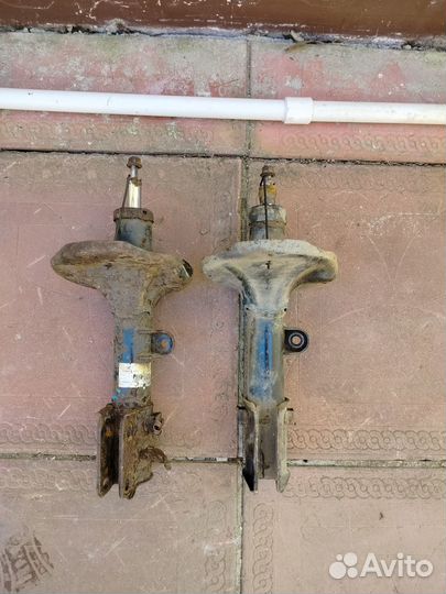 Стойка амортизатора