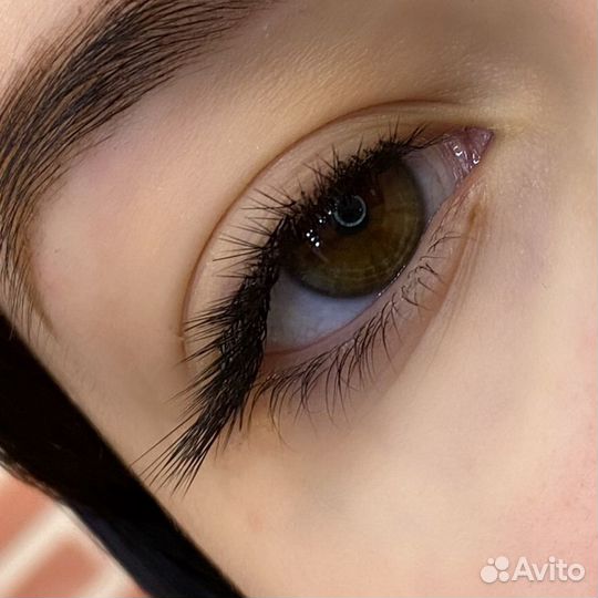 Наращивание ресниц, оформление бровей