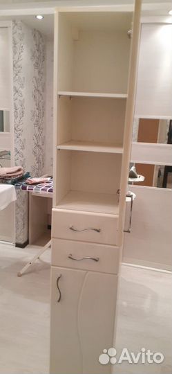 Шкаф пенал для ванной с корзиной для белья