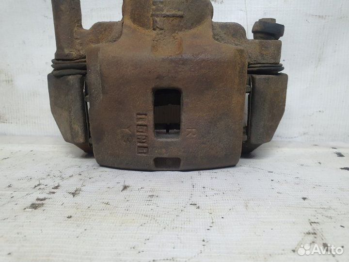 Суппорт передний правый Mazda 626 седан 1997