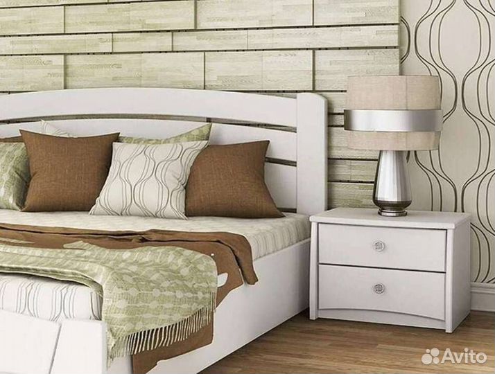 Кровать из массива дерева