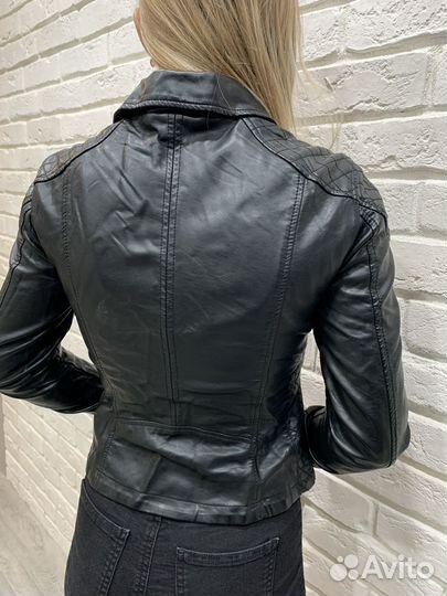 Куртка доя девочки 38-40(рост 155)