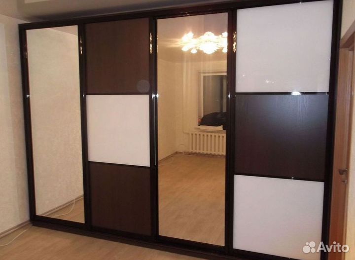 Шкаф с зеркалом