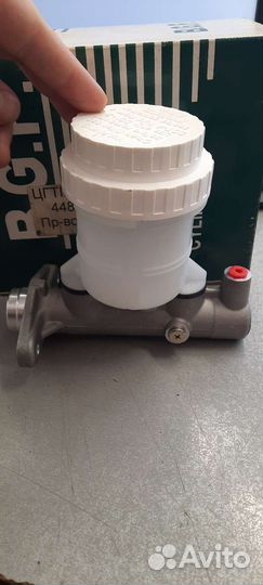 Главный тормозной цилиндр Mitsubishi l200 правый р