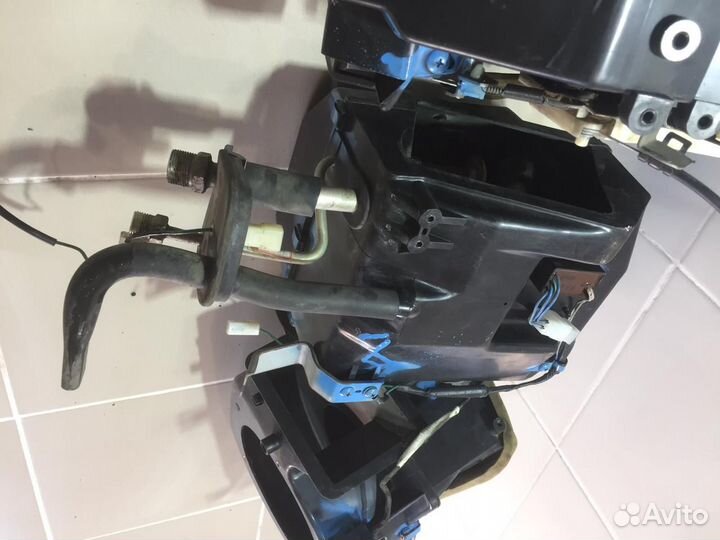 Корпус печки с радиаторами Nissan Skyline 1987 год