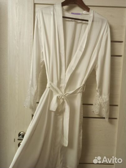 Женский халат белый