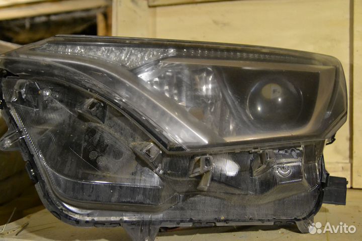 Фара RAV4 CA40 2015-2019 8113042650 8117042650