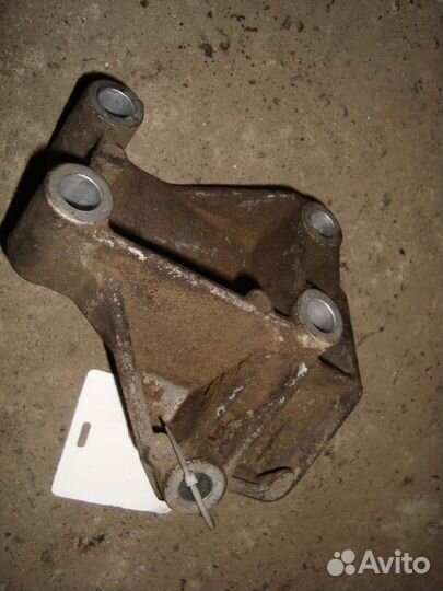 Кронштейн двигателя левый W210 M119 A1192234304