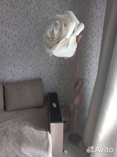 Роза-Лампа-цветок