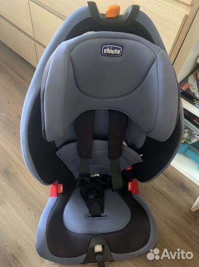 Автомобильное кресло chicco