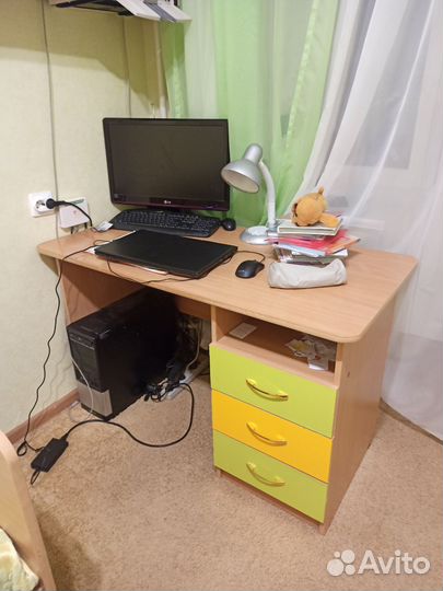 Письменный стол